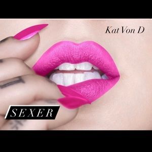 Kat Von D studded kiss sexer